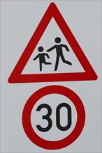 Traffic sign Attention children