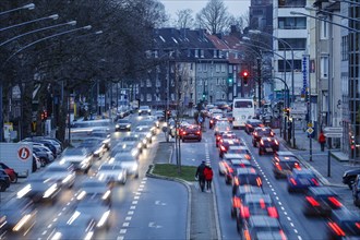 Evening rush hour traffic in the low emission zone on the federal road B 224 Alfredstrasse in Ruettenscheid