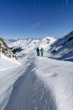 Two ski tourers on the ski tour to the Geierspitze