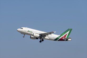 Alitalia's Airbus A319 takes off from Zurich Airport