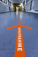 Guide to the emergency room on the floor of the hospital