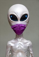 Alien with mouth protection