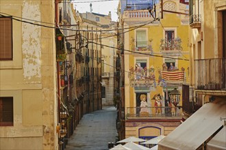 Narrow alleyway