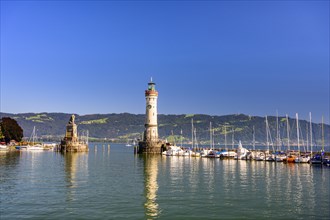 New Lindau lighthouse and the Bavarian lion in the harbour on the island