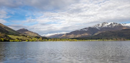 Snow covered mountains at Lake Wanaka