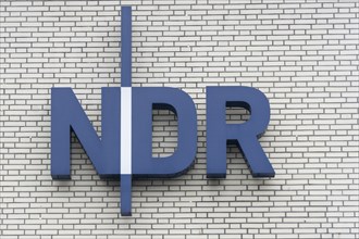 Facade with lettering NDR