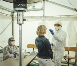 Dr. Strassmueller tests one of his employees at his own request in the Corona test tent on the parking lot in front of his medical practice, Gmund