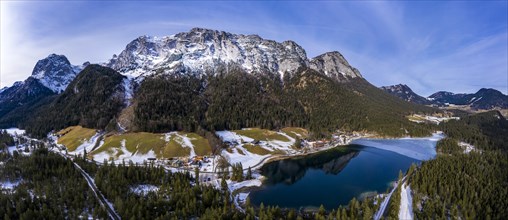 Hintersee with mountain peaks Muehlsturzhorn and Reiteralpe