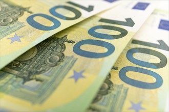 Hundred euro notes