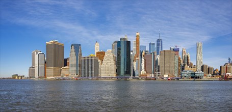 View from Pier 1 over the East River to the skyline of Lower Manhattan with Brooklyn Bridge