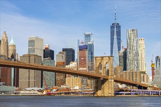 View from Main Street Park over the East River to the skyline of Lower Manhattan with Brooklyn Bridge