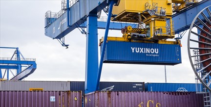 Yuxinou train transports containers between China and Duisburg