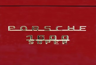 Brand and type designation on the bonnet of Porsche 356 A Convertible D 1600 Super