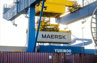 Yuxinou train transports containers between China and Duisburg