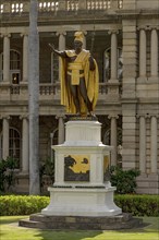 Kamehameha I statue in front of the Supreme Court of the State of Hawaii