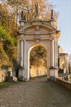 Pilgrimage route with Arco di Sant'Ambrogio