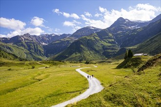 Hiking trail in the Nassfeld Valley