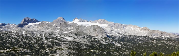 Panoramic view from the Krippenstein to the Hoher Dachstein