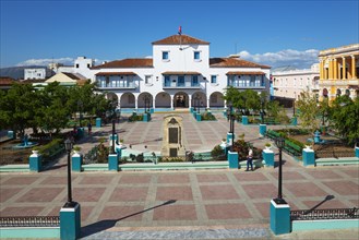 Parque Cespedes and town hall