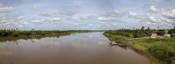 Landscape panorama on the Buzi River