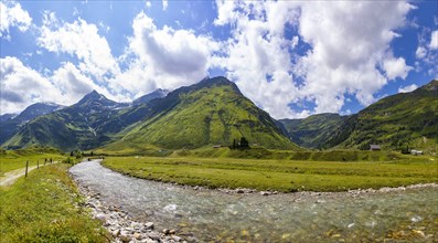 Hiking trail along the Nassfeld Ache