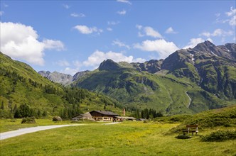 Hiking in front of the Nassfeldalm