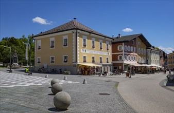 Marketplace with community centres
