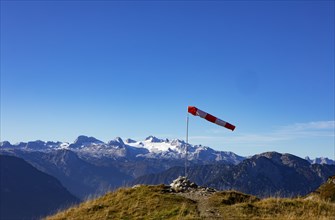 Wind vane on the Loser with view to the Hoher Dachstein