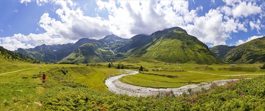 Hiking trail along the Nassfeld Ache