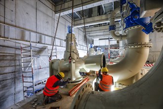 Installation of wastewater pumps in the new pumping station Oberhausen