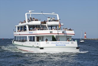 Excursion boat on the Unterwarnow
