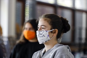 Pupils wear masks during lessons