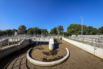 Wastewater treatment in the wastewater treatment plant