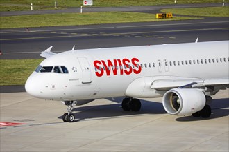 Swiss Airbus A320-214 aircraft waiting for departure at Duesseldorf International Airport