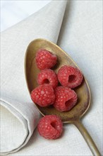 Raspberries on spoon