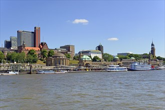 View to the St.-Pauli Landungsbruecken