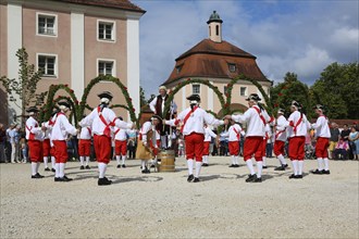 Ulmer Binder Dance in the monastery courtyard in Wiblingen