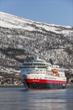 Hurtigruten vessel MS Finnmarken leaves port