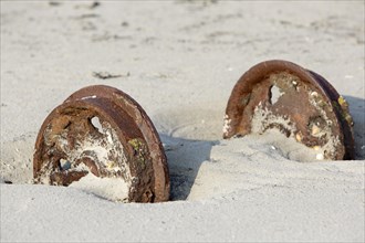 Rusty wagon axle on the uninhabited North Sea island Minsener Oog
