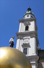 Statue Goldball Salzburg