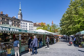 Viktualienmarkt with market stalls