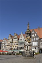 Gabled houses and Roland statue