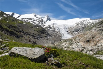 Mountain landscape with glacier Schlatenkees