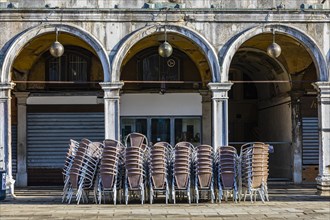 Closed restaurant in Piazza San Marco due to the Corona pandemic