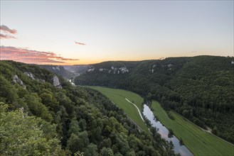 Sunrise seen from the Eichfelsen in the upper Danube valley