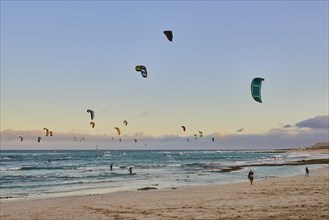 Many kitesurfers on the beach of Playa del Pozo