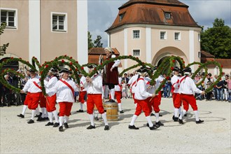 Ulmer Binder Dance in the monastery yard in Wiblingen