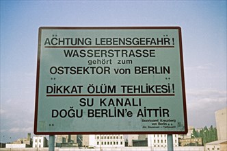 Warning sign on the Spree