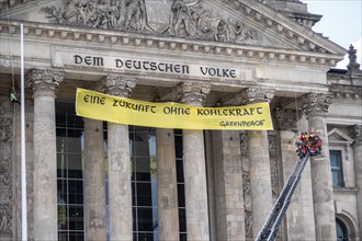 Demonstration by Greenpeace protesting against the planned coal phase-out in front of the Reichstag Berlin