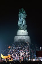 Demonstration against neo-Nazism in the GDR in front of the Soviet Memorial in Treptow